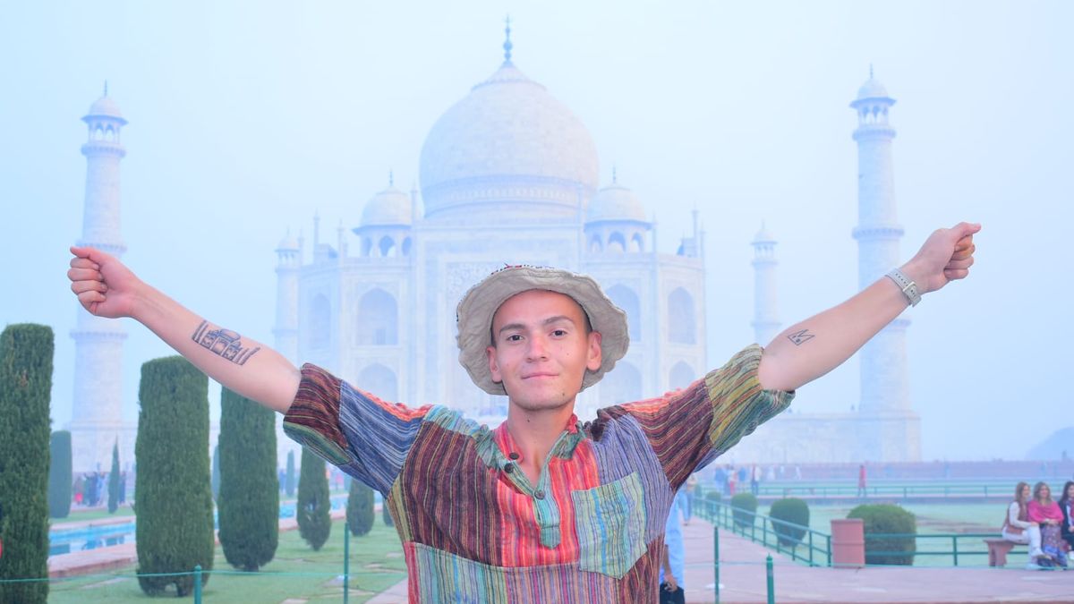 Ha camminato dal Nepal a Třebíč.  Il giovane ceco-italiano è una star dei media in Asia